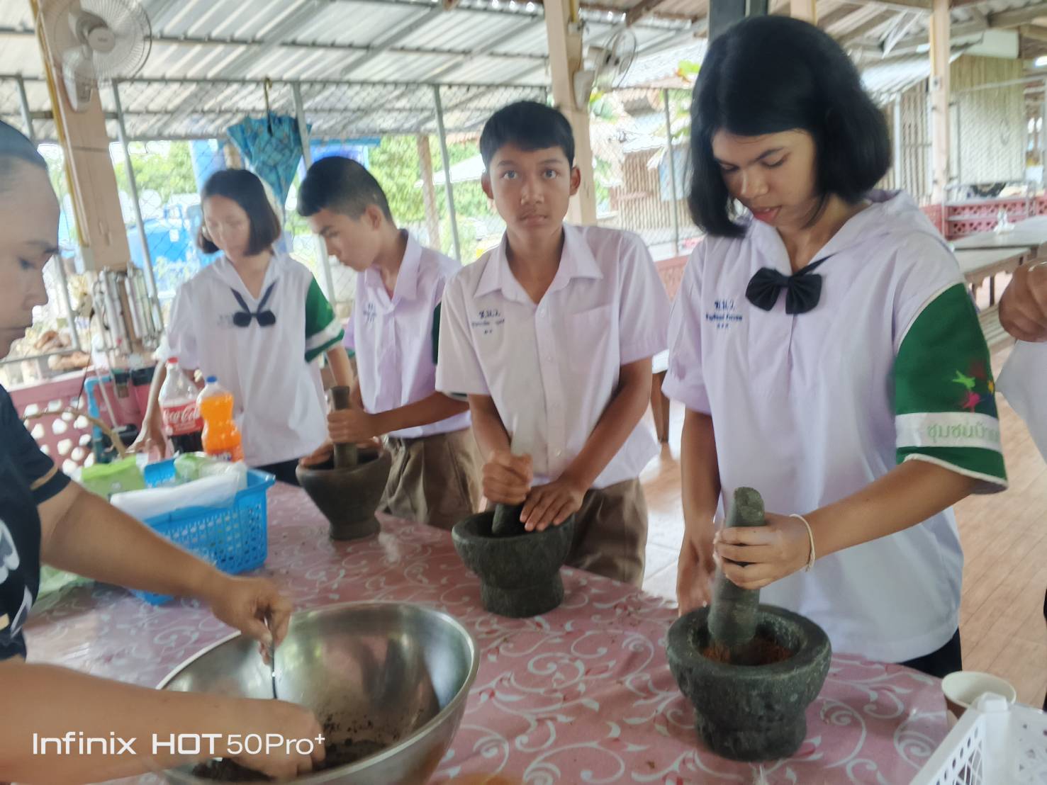 สภานักเรียน รร.ชุมชนบ้านนาวา ร่วมขับเคลื่อนโครงงานวิทยาศาสตร์สร้างอาชีพ ปั้นแบรนด์ “คีตภิรมย์ ยาดมหอมชื่นใจ”